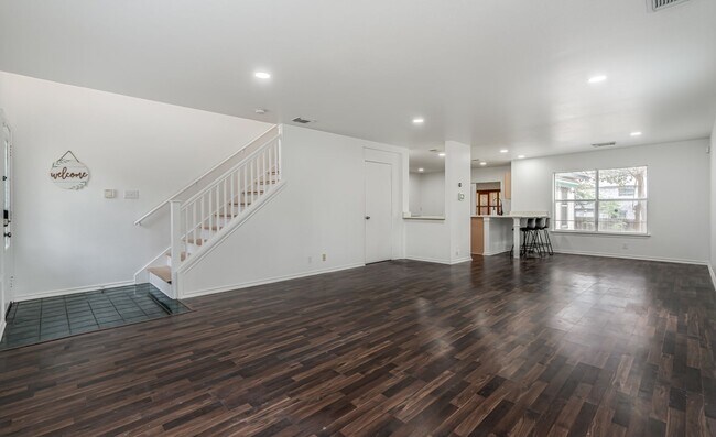 Building Photo - Recently Rehabbed Spacious Two Story in Convenient and Popular Huntington Place