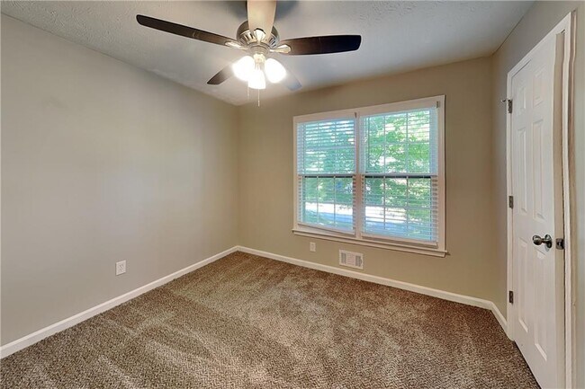 Building Photo - 122 Sherwood Forest Dr