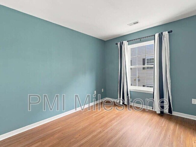 Building Photo - 2132 Bristol Dr