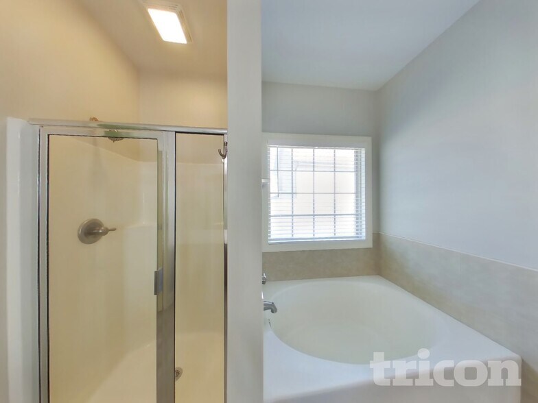 Building Photo - 839 S Westland Ave