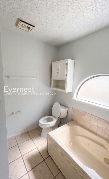 Building Photo - 24 Wagon Wheel Ct