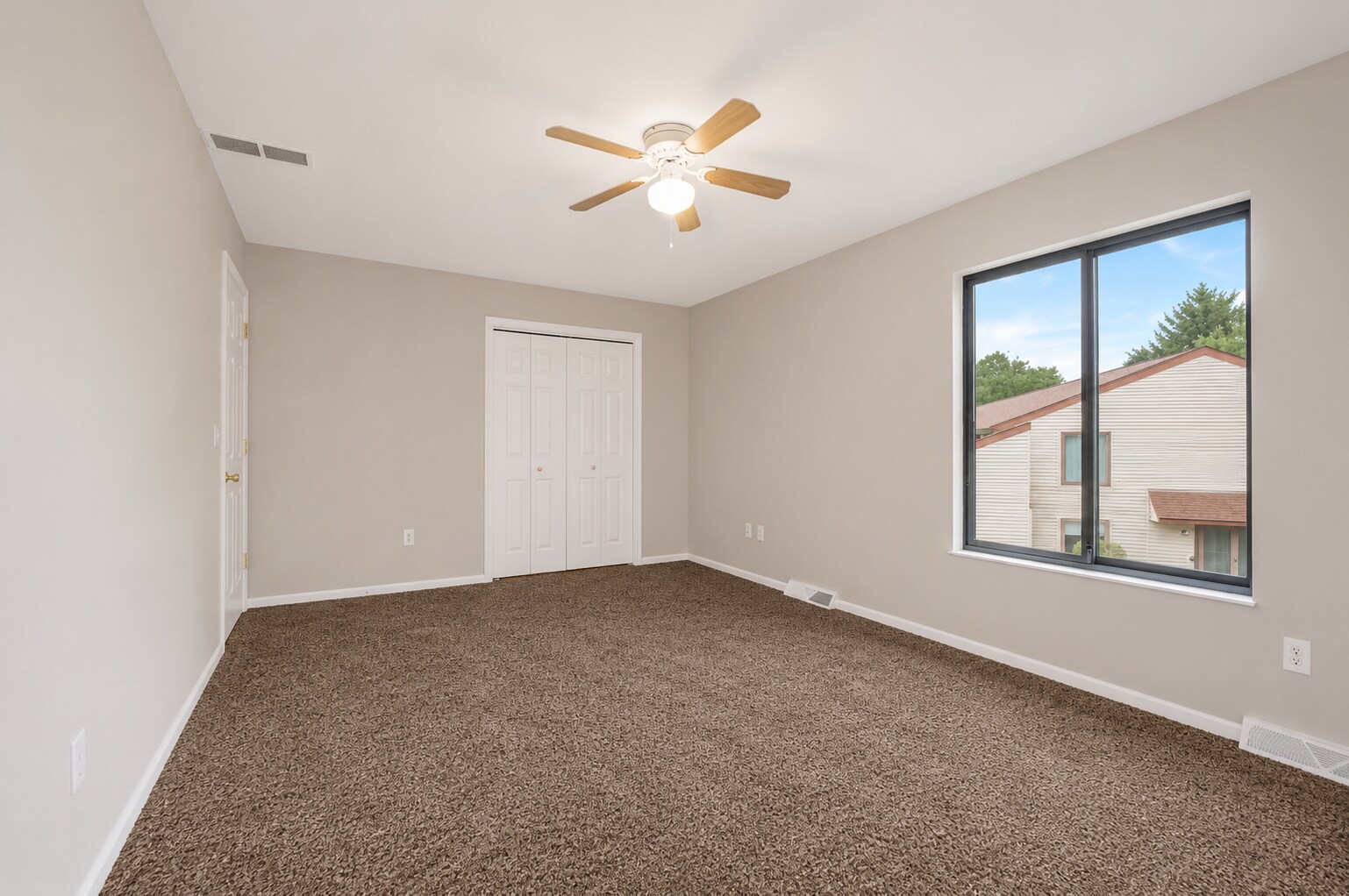 Building Photo - 32663 Jefferson Dr