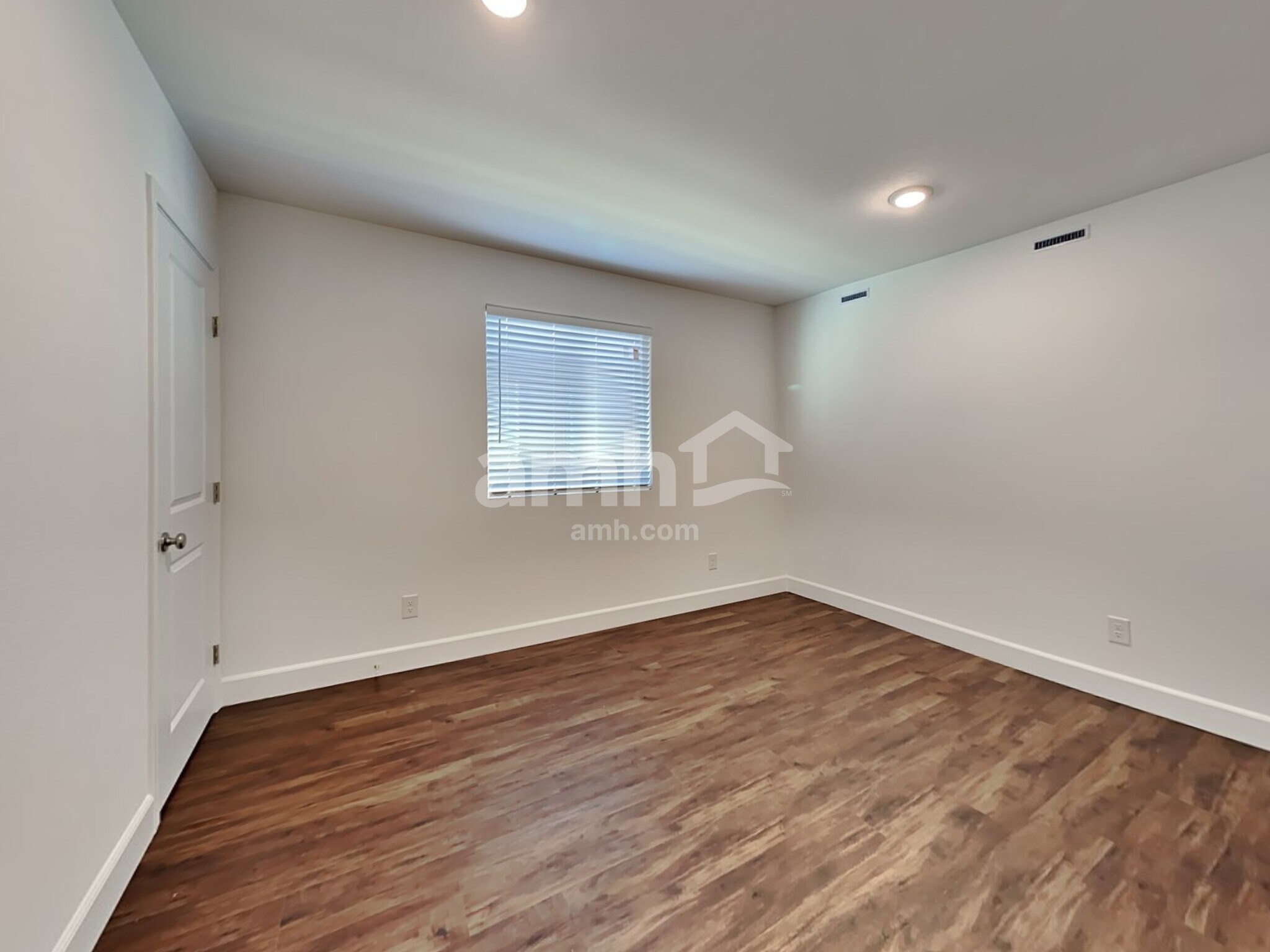Building Photo - 10413 Medusita St