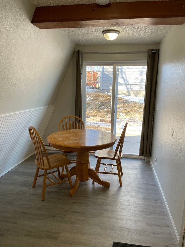 Building Photo - 2 bedroom, 1.5 bath 1,484 sqft