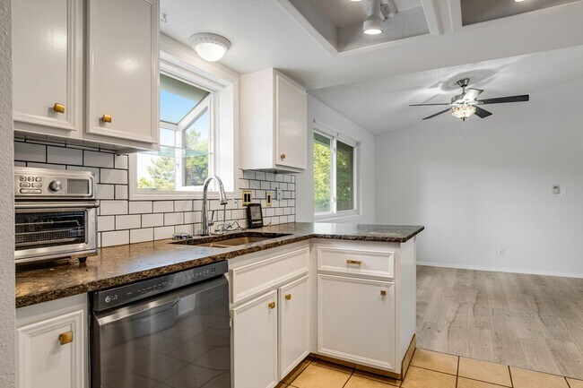 Building Photo - Charming 3-Bedroom Home in West Boise – Sp...
