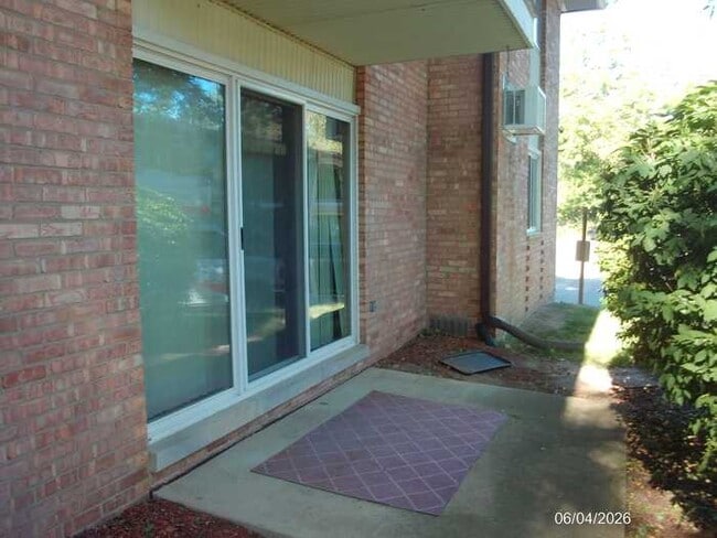 Building Photo - 1253 Island Dr
