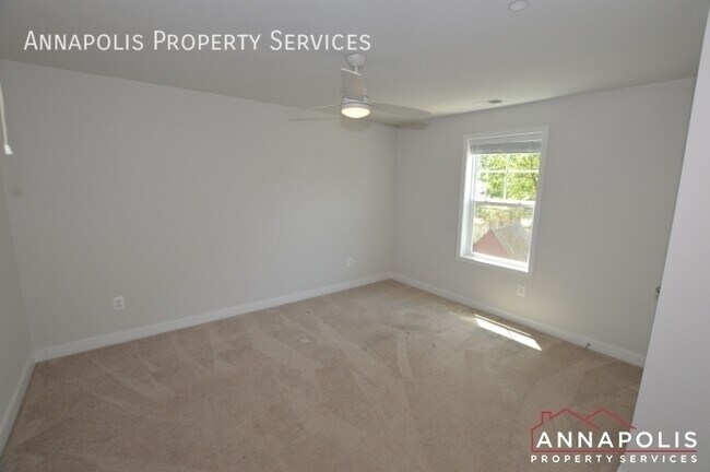 Building Photo - 503 Highland Dr
