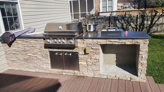 Building Photo - 576 Hunts Pointe Dr