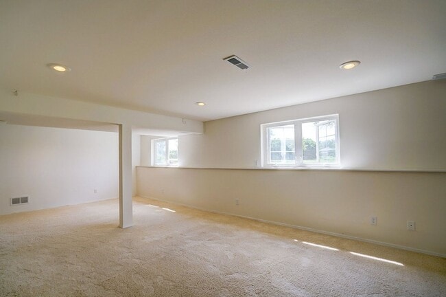 Building Photo - 1237 Jasmine Dr