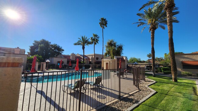 Building Photo - 2 Bedroom Condo Unit in the Amber Hills Co...