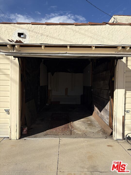 Building Photo - 351 N Gardner St