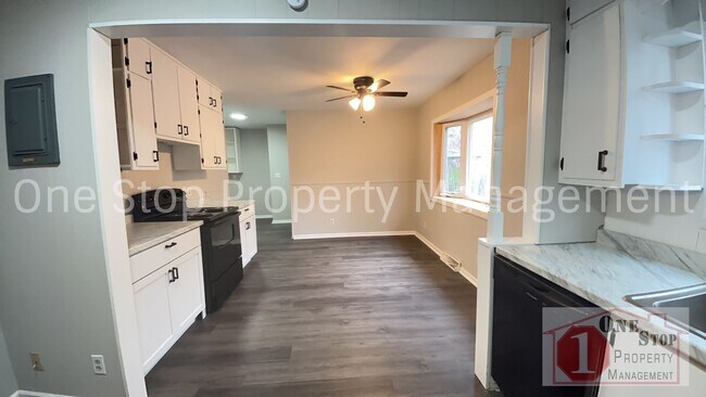 Building Photo - 5714 NE 49th St