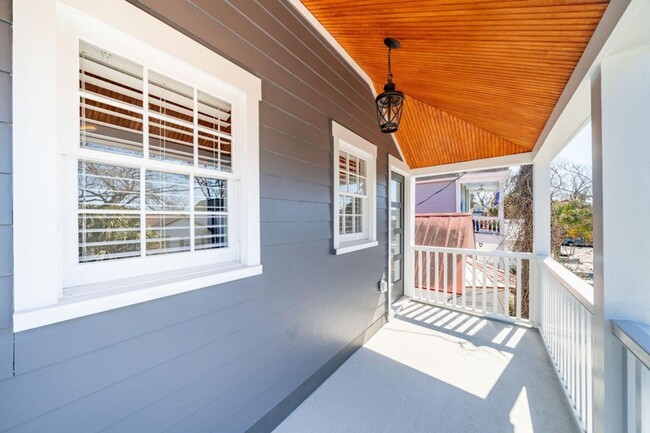 Building Photo - Gorgeous Renovated Downtown Charleston Home