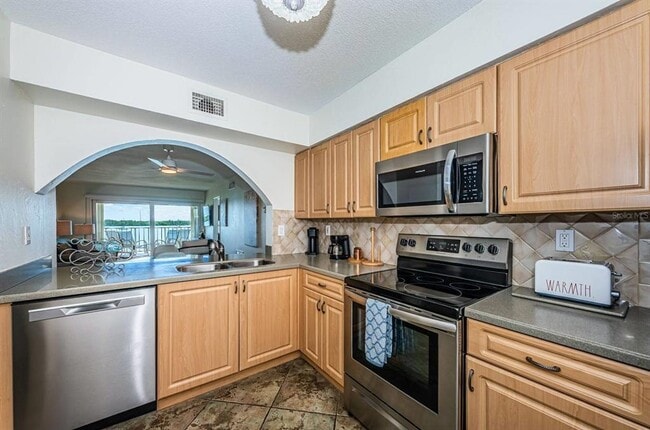 Building Photo - 6291 Bahia Del Mar Cir N