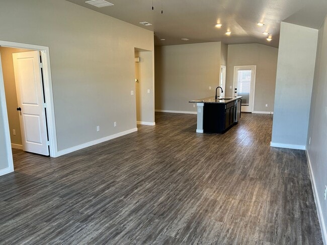 Building Photo - 3 bed 2 bath Move In Ready - Frenship ISD