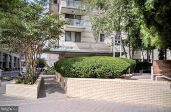 Building Photo - 851 N Glebe Rd
