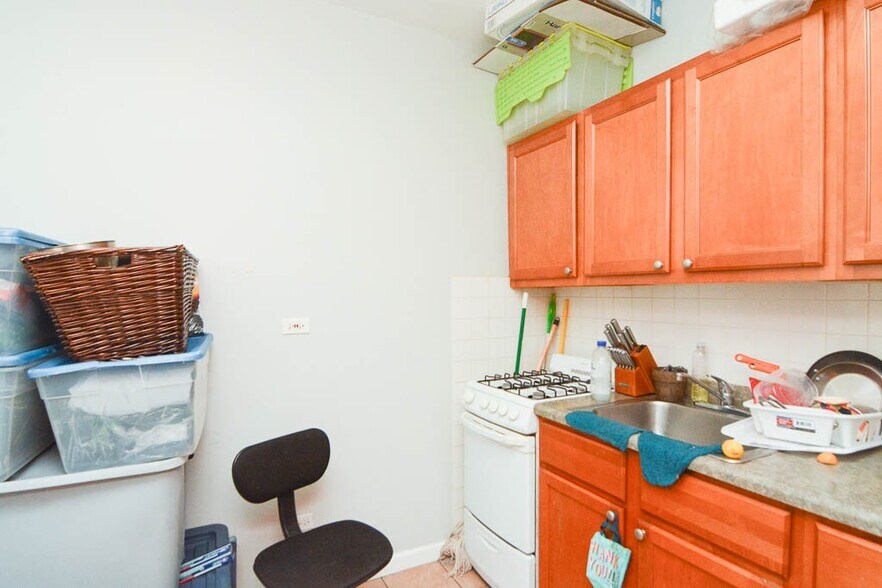 Building Photo - 1712 W Estes Ave