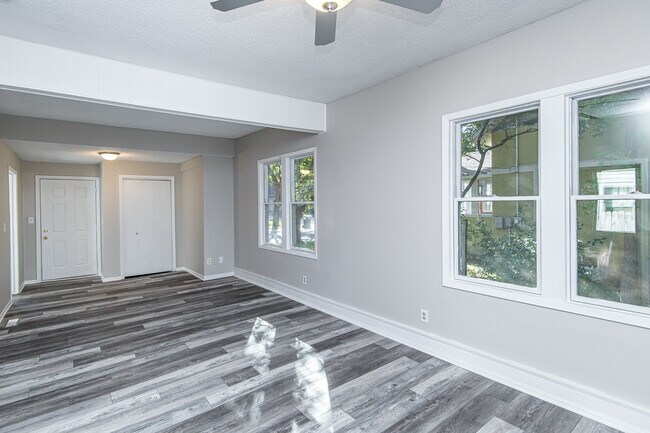 Building Photo - 607-611 11th Ave SE
