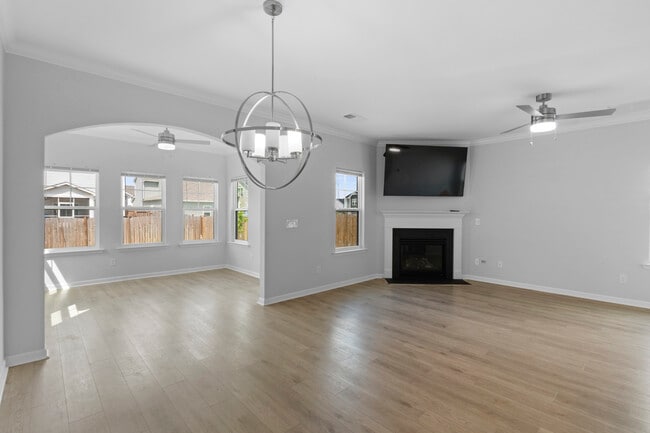 Building Photo - 837 Peony Ln