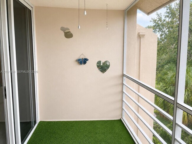 Building Photo - 9420 Tangerine Pl