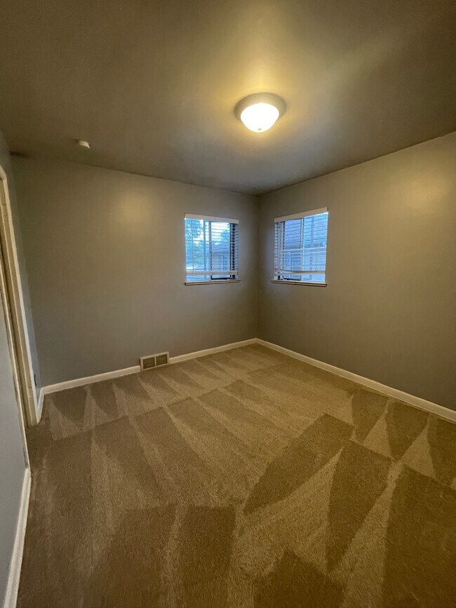 Building Photo - 2160 King St