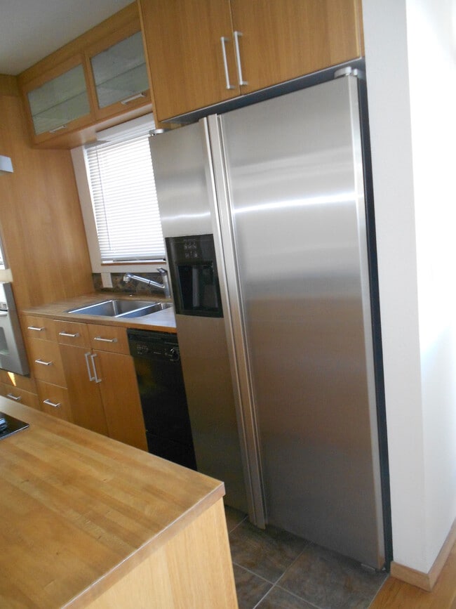 Building Photo - 4160 W 163rd St