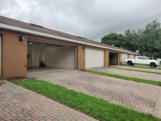 Building Photo - 11855 Deer Path Way