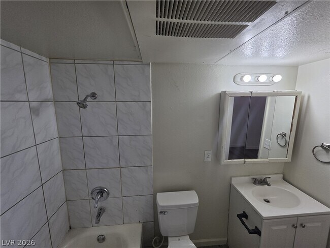 Building Photo - 615 S Royal Crest Cir