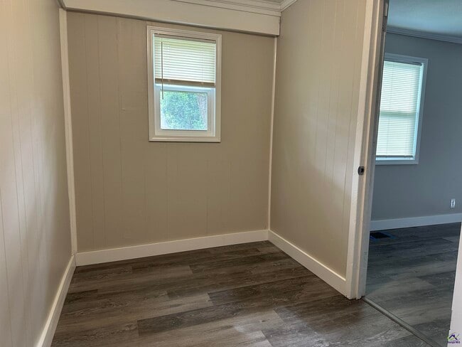 Building Photo - 617 Miller Dr