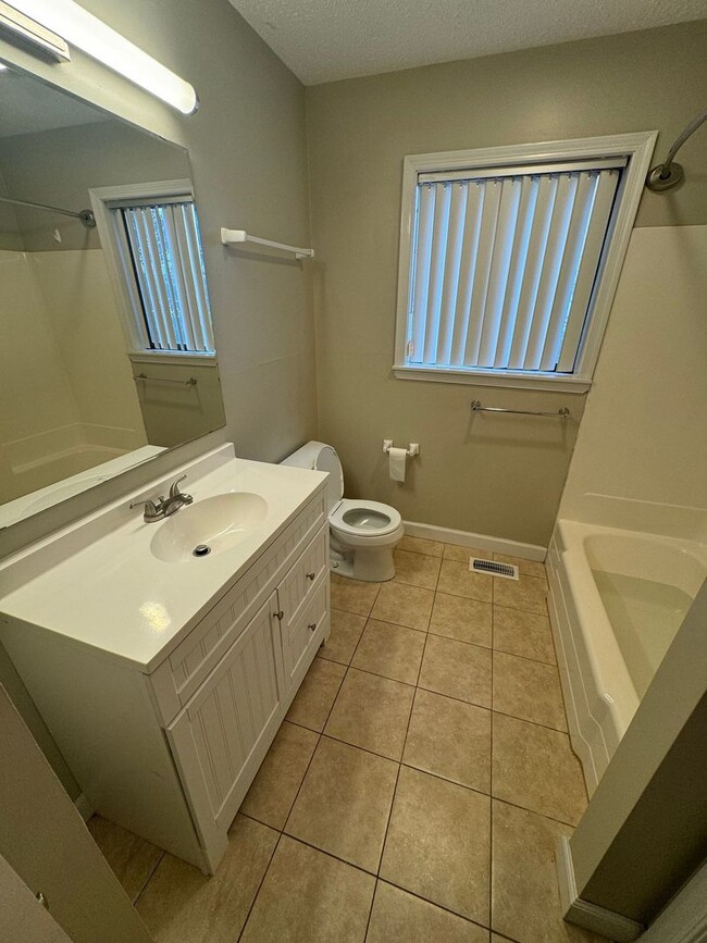 Building Photo - Enjoy Lakefront Luxury Year Round! $250 Off First Full Month's Rent!