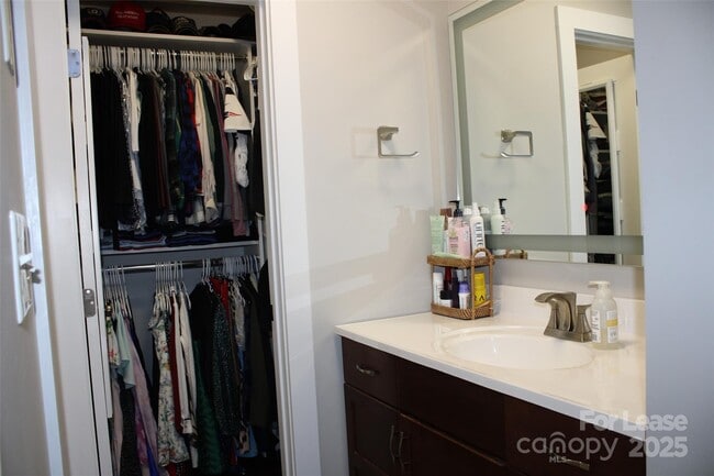 Building Photo - 18749 Vineyard Point Ln