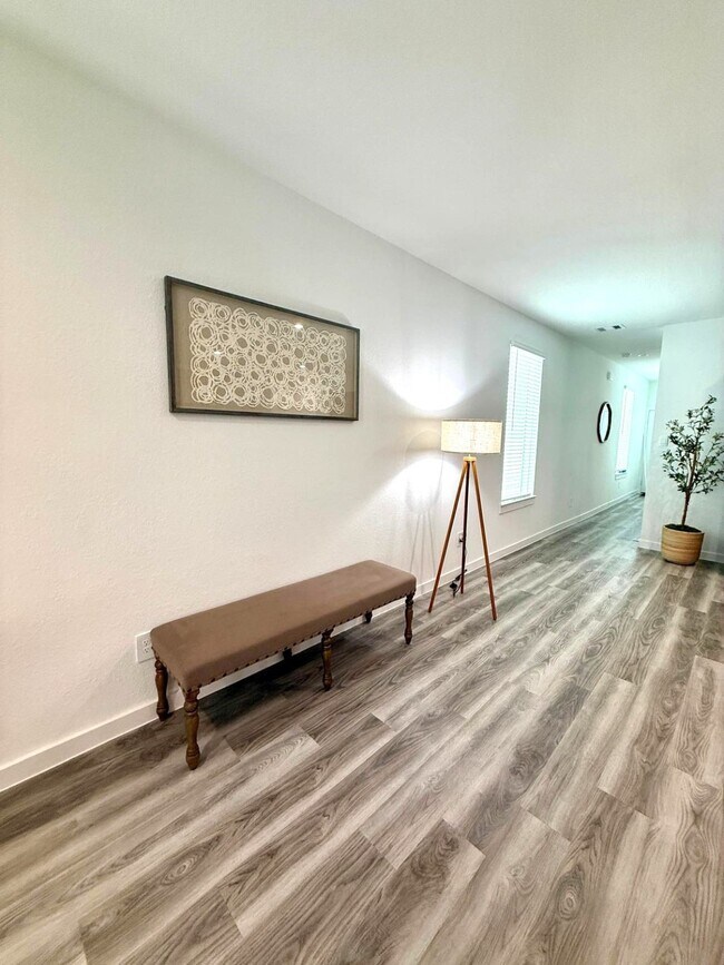 Building Photo - 12308 Greenwood St