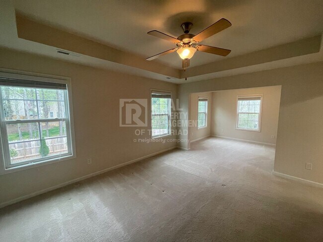 Building Photo - Breathtaking 4bd/3ba Deluxe home next to L...