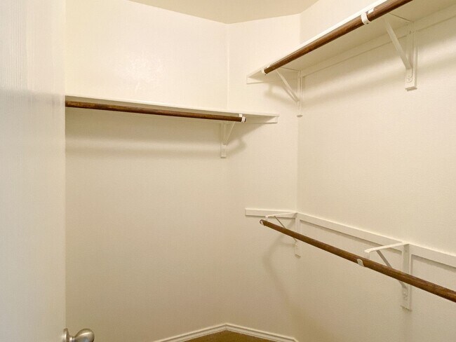 Building Photo - 12021 Pecangate Way