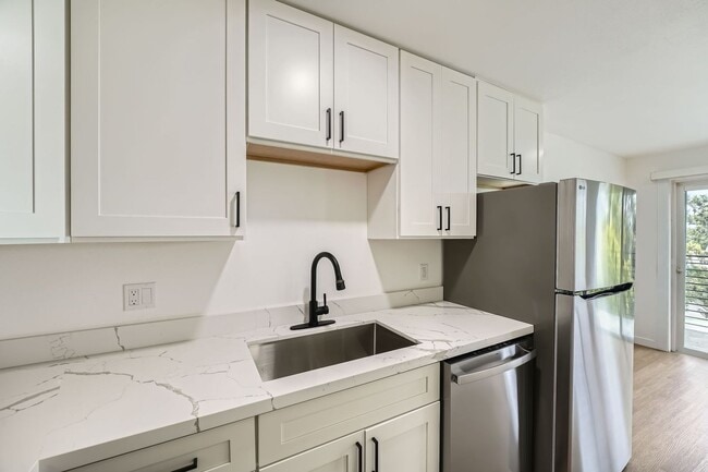 Building Photo - Newly Remodeled 2bed/1bath Apartment in White Center!
