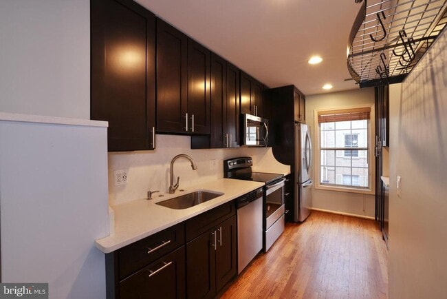 Building Photo - 935 S Rolfe St