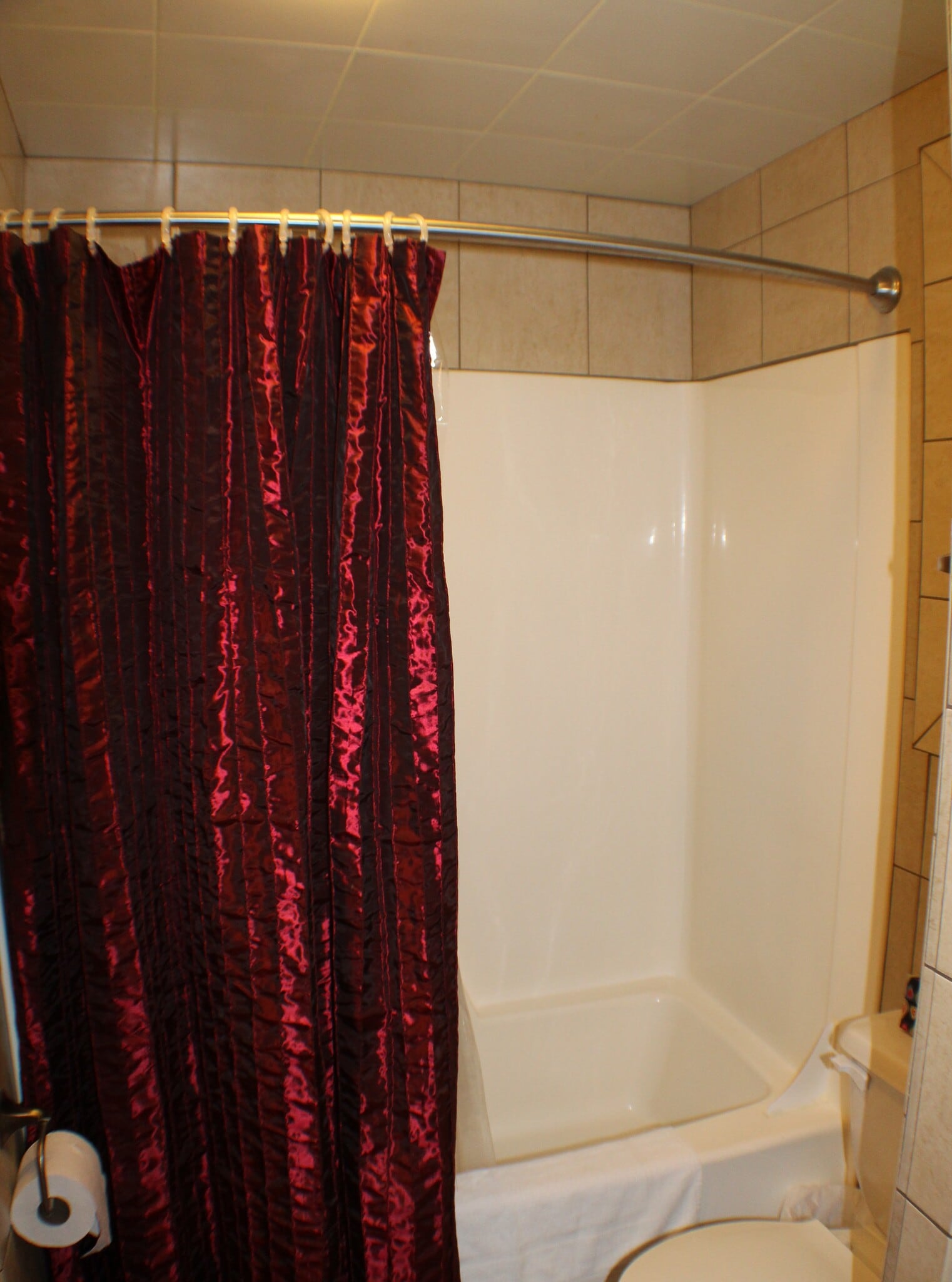 Bathroom #1 with tub/shower combo - 115 River St