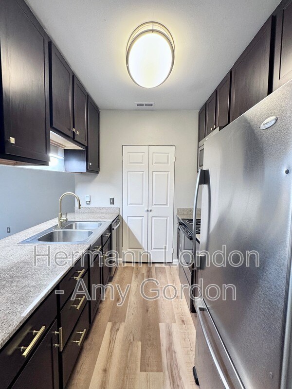 Building Photo - 2336 Rutger St