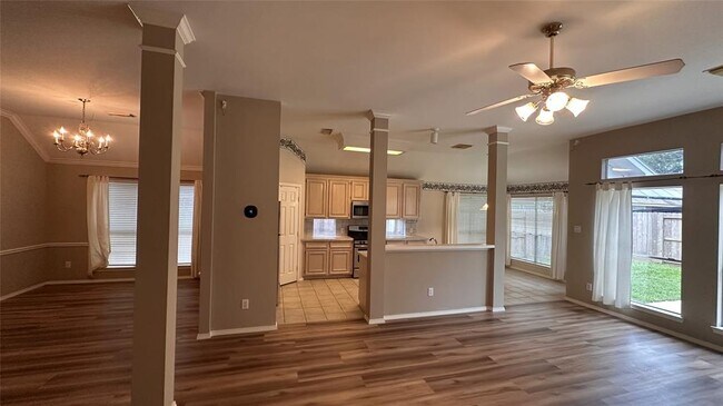 Building Photo - 3727 Parkshire Dr