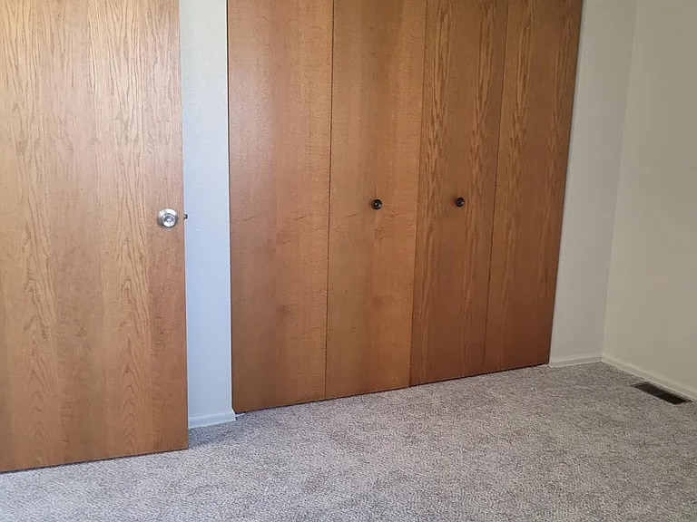 Building Photo - 1247 Holland Park Blvd