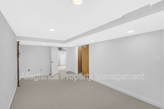 Building Photo - 3548 N Valley St
