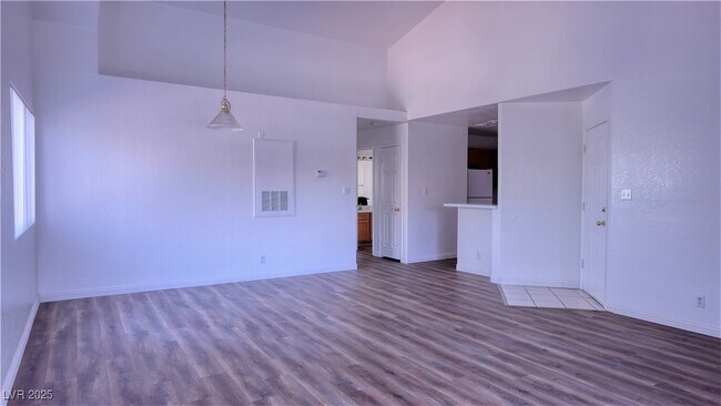 Building Photo - 5066 S Rainbow Blvd