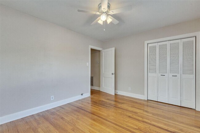 Building Photo - 3810 Brookview Rd