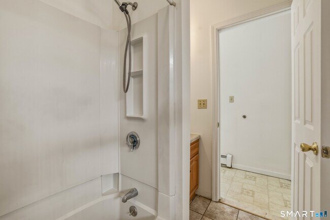 Building Photo - 105 William St