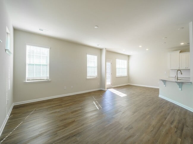 Building Photo - 1 Year Old New Home With 3 Bedroom 2.5 bat...