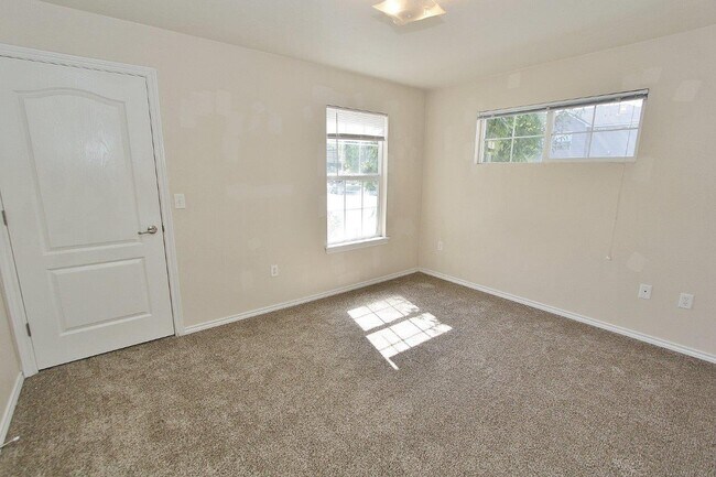Building Photo - 11840 Cloverbrook Ln