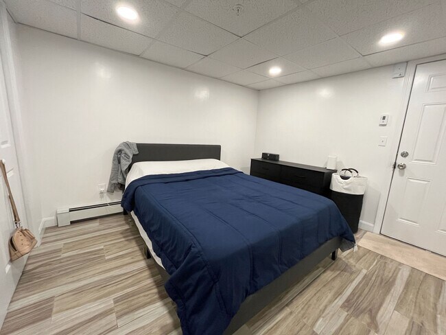 Building Photo - 376 Riverway