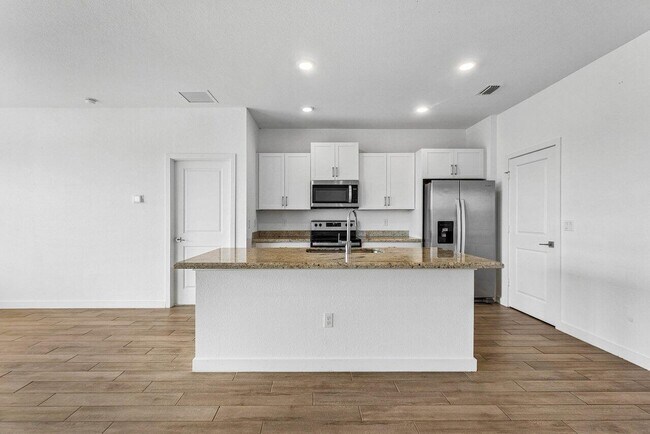Building Photo - 2770 NE Breezeway Cir