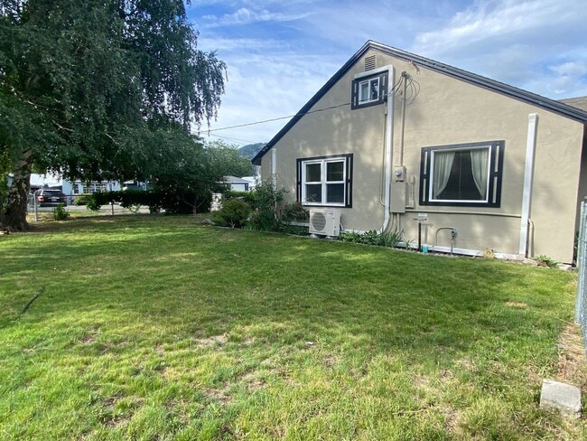 Building Photo - 3-Bedroom Home - Receive $300 off your fir...