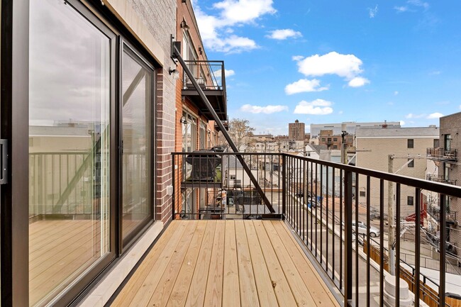 Building Photo - East Lakeview / Wrigleyville - Brand New C...